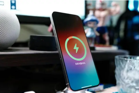 路南苹果15换屏服务分享用什么充电器给iPhone15充电更好 